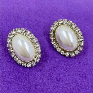 💛 Vintage Silver Tone Pearl and Crystal Stud Earrings
